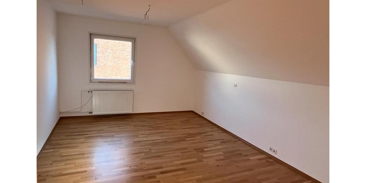 Dachgeschoßwohnung Voerde (Niederrhein) - 3.5 Zimmer, 98 m&sup2;, 750&euro; | Angebot:24829747