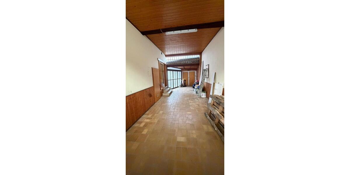 Großzügiges, frisch renoviertes Zweifamilienhaus mit Garten – Plankstadt 8 zimmer