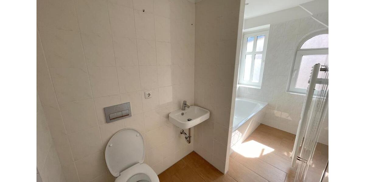 Dachgeschoßwohnung Halle (Saale) - 6 Zimmer, 155 m&sup2;, 1.270&euro; | Angebot:26618543