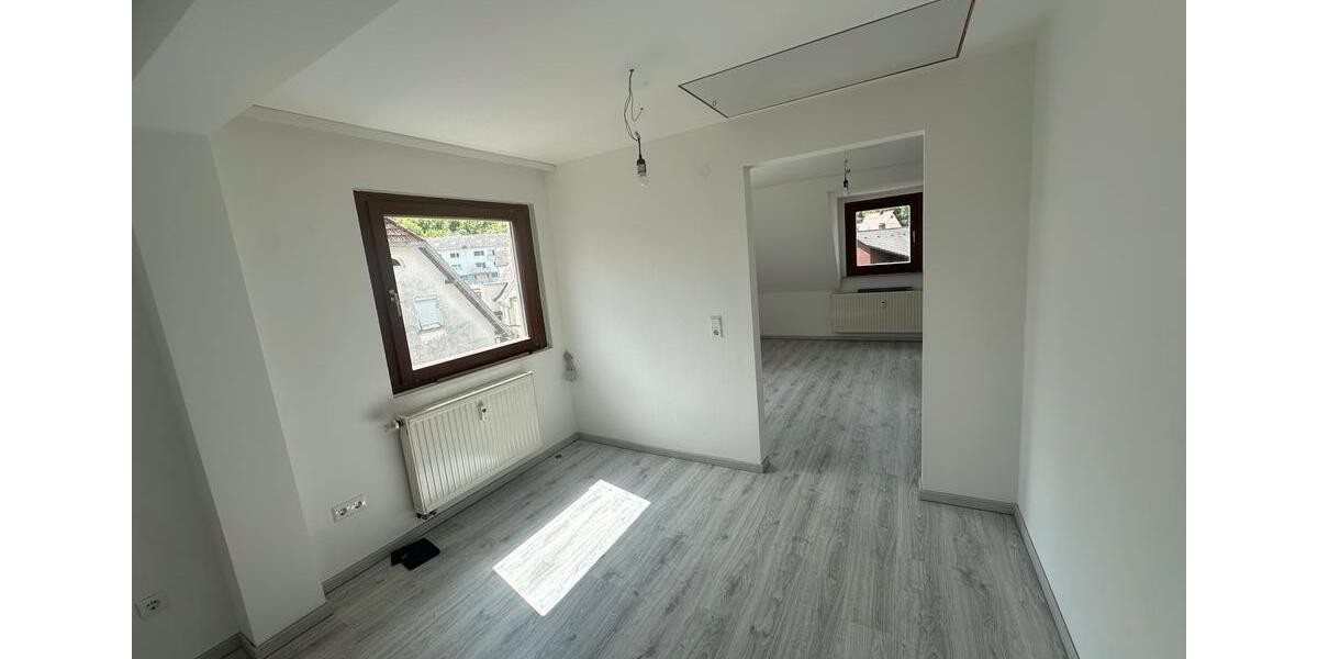 Dachgeschoßwohnung Albstadt Gemarkung Onstmettingen - 4 Zimmer, 100 m&sup2;, 850&euro; | Angebot:26670369
