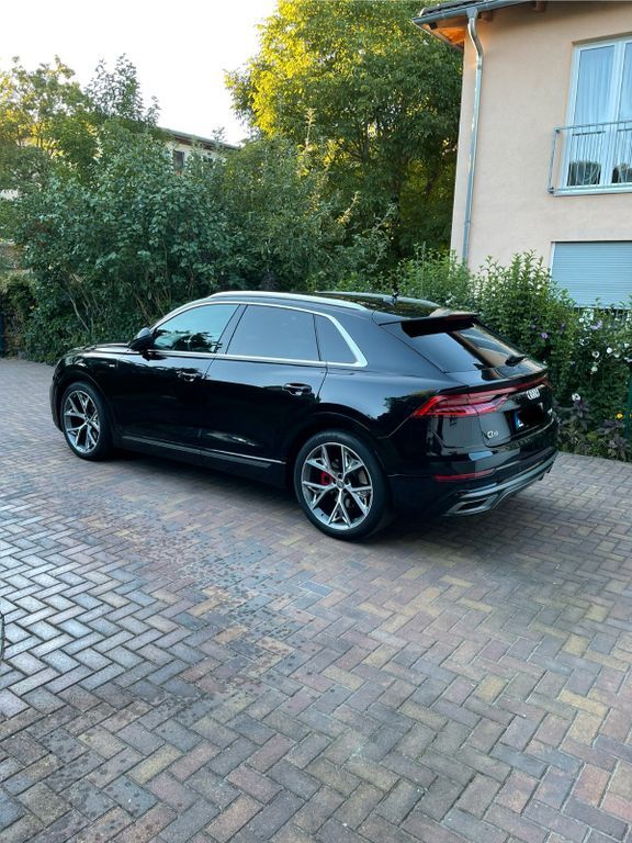 Audi Q8 127.000 km 51.999 € Berlin 13591