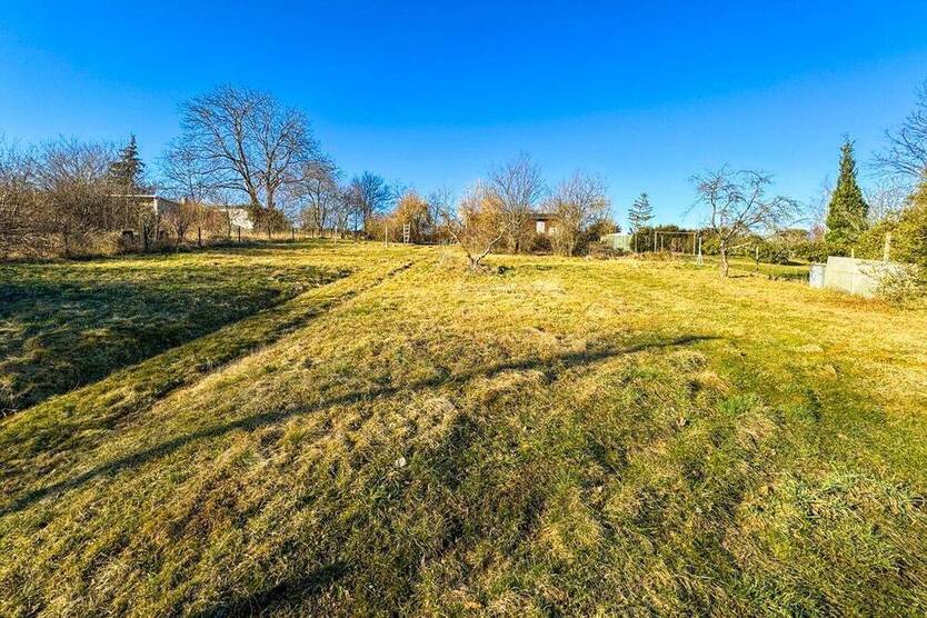 Großes Baugrundstück mit über 1.300 m² in Freital!