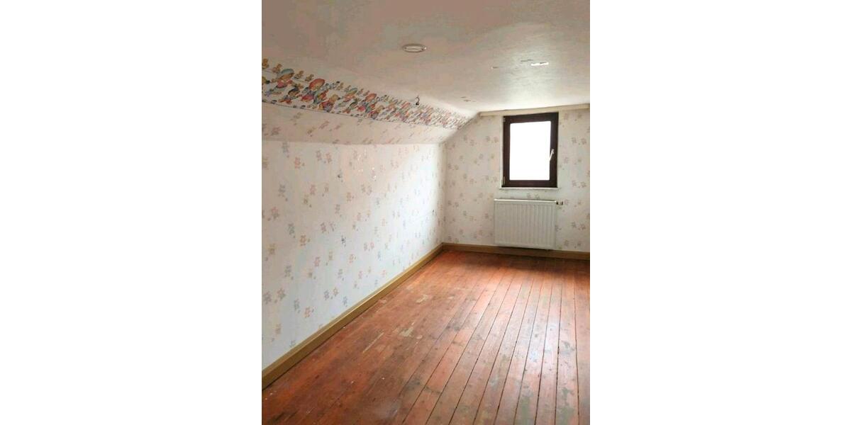 Einfamilienhaus Sulzfeld - 11 Zimmer, 208 m&sup2;, 149.000&euro; | Angebot:23488843