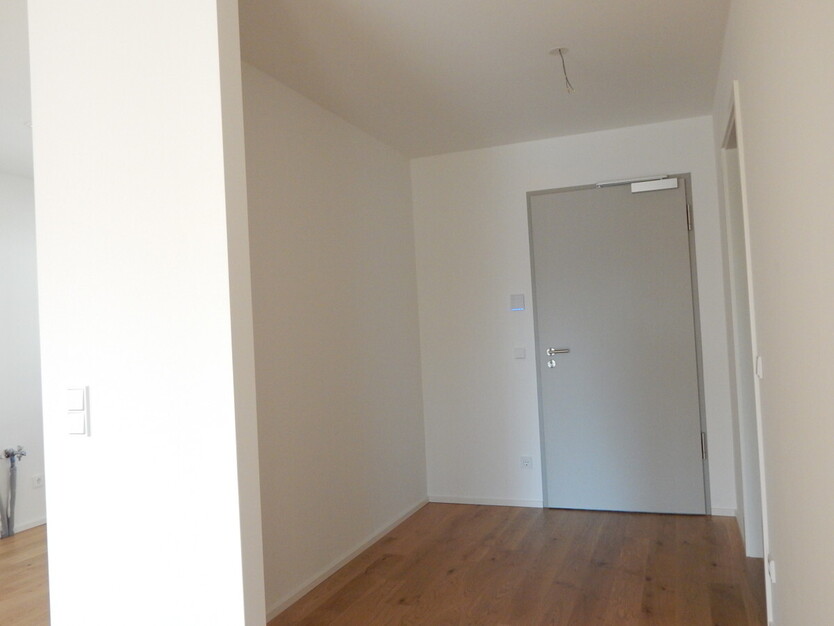 Helle, derzeit vermietete, sehr große 2 Zi. Wohnung im Zentrum von Freilassing - mit Bergblick. 2 zimmer