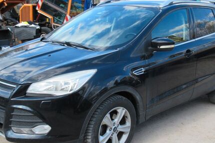 Ford Kuga 204.000 km 4.950 &euro; Eisfeld 98673