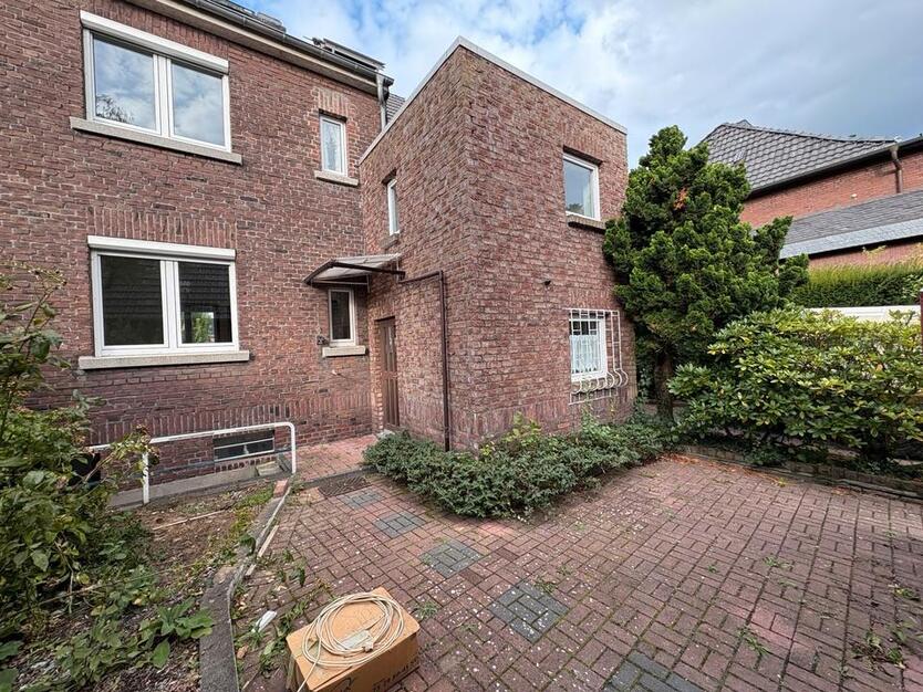 7,5 Zimmer Haus zzgl. Keller, DG, Garage, Stellplatz und Garten