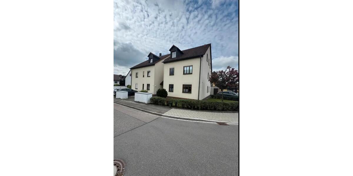 3-Zimmer-Wohnung mit Balkon, Stellplatz & Einbauküche 3 zimmer