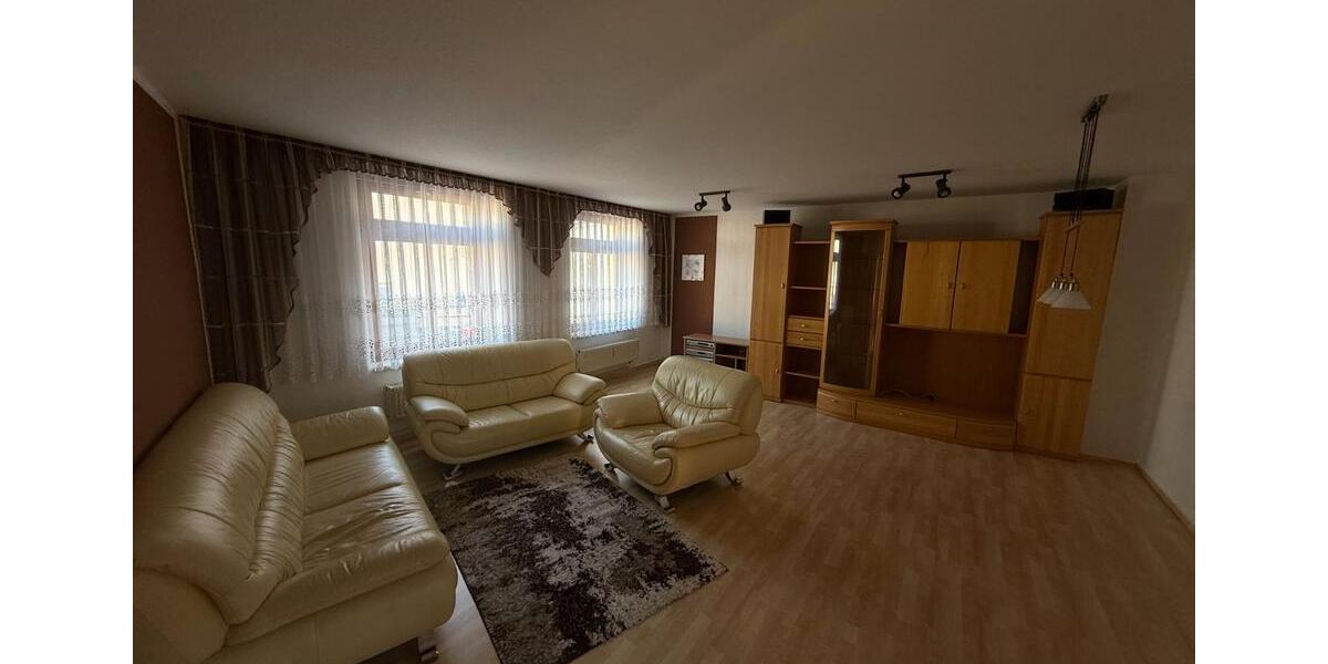 Etagenwohnung Lengenfeld - 2 Zimmer, 83 m&sup2;, 455&euro; | Angebot:26059550