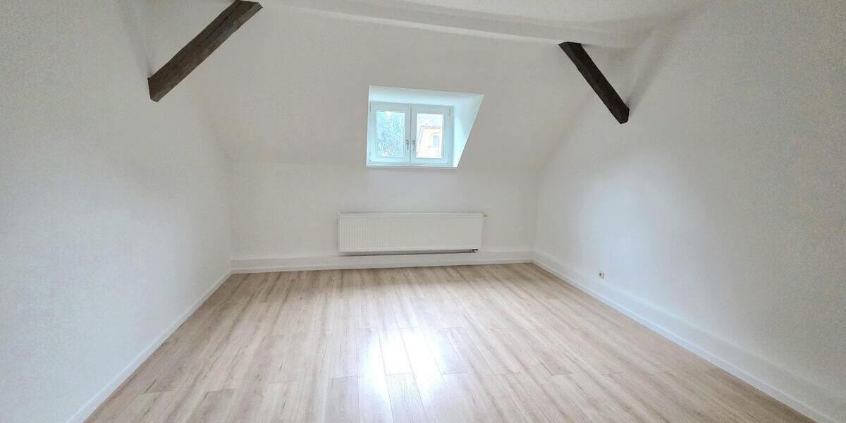 Schicke 3-Zimmer-Dachgeschosswohnung in zentraler Lage von Stollberg! 3 zimmer