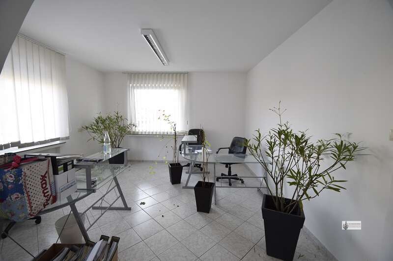 Hauptverkehrsstr. Sulingen: Bürohaus+Gewerbehalle teilbar schnelle Datenleitung+ viele Parkplätze - Gewerbeobjekt Sulingen | Angebot:25416947