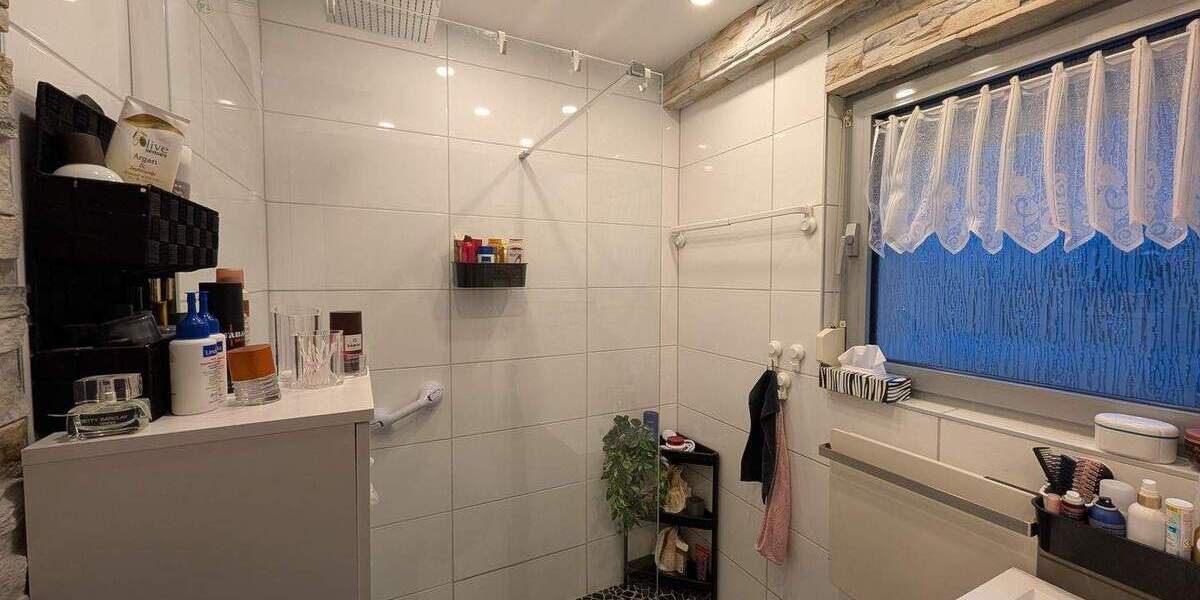 Ein- Zweifamilienhaus bzw. Mehrgenerationen in schöner Lage von Frechen 4 zimmer