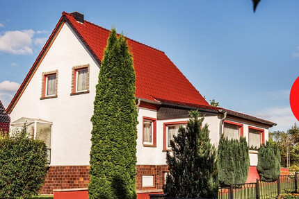 HORN IMMOBILIEN++RESERVIERT! Burg Stargard, Einfamilienhaus mit Garage und geschlossener Veranda, Randlage 5 zimmer