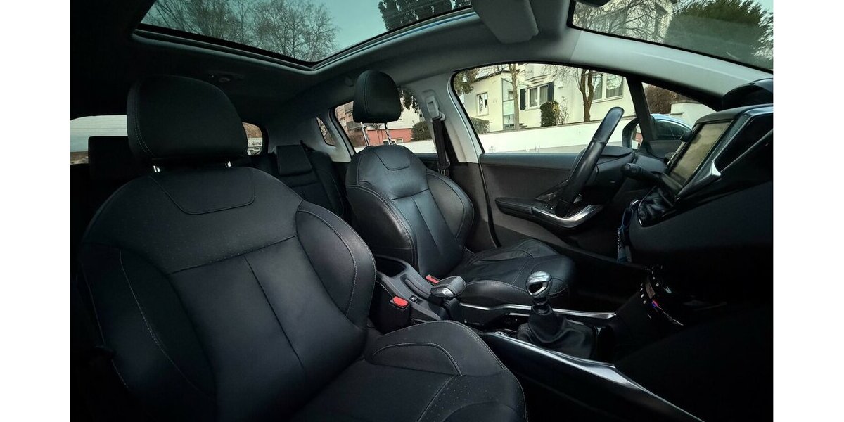 Peugeot 2008 1.2 Allure Pano Navi Leder JBL 137.000 km 7.490 € Neckarsulm 74172