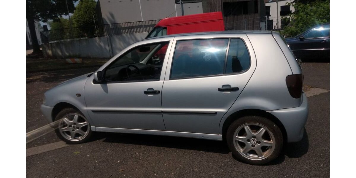 VW Polo 33.806 km 2.900 &euro; Leverkusen 51379