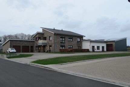 Produktions- und Lagerhalle mit Büro- und Wohnhaus