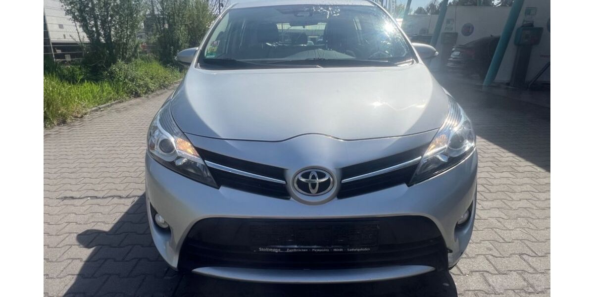 Toyota Verso 206.000 km 7.499 &euro; Germersheim 76726