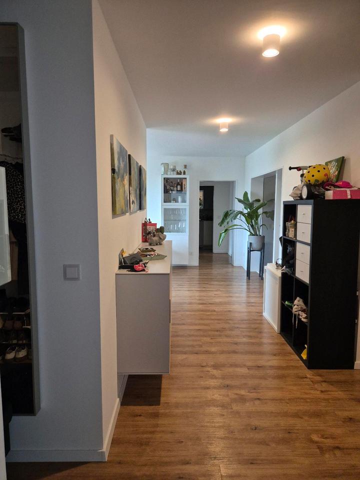 Helle 4,5 - Zimmer-Wohnung mit Balkon & TG-Stellplatz