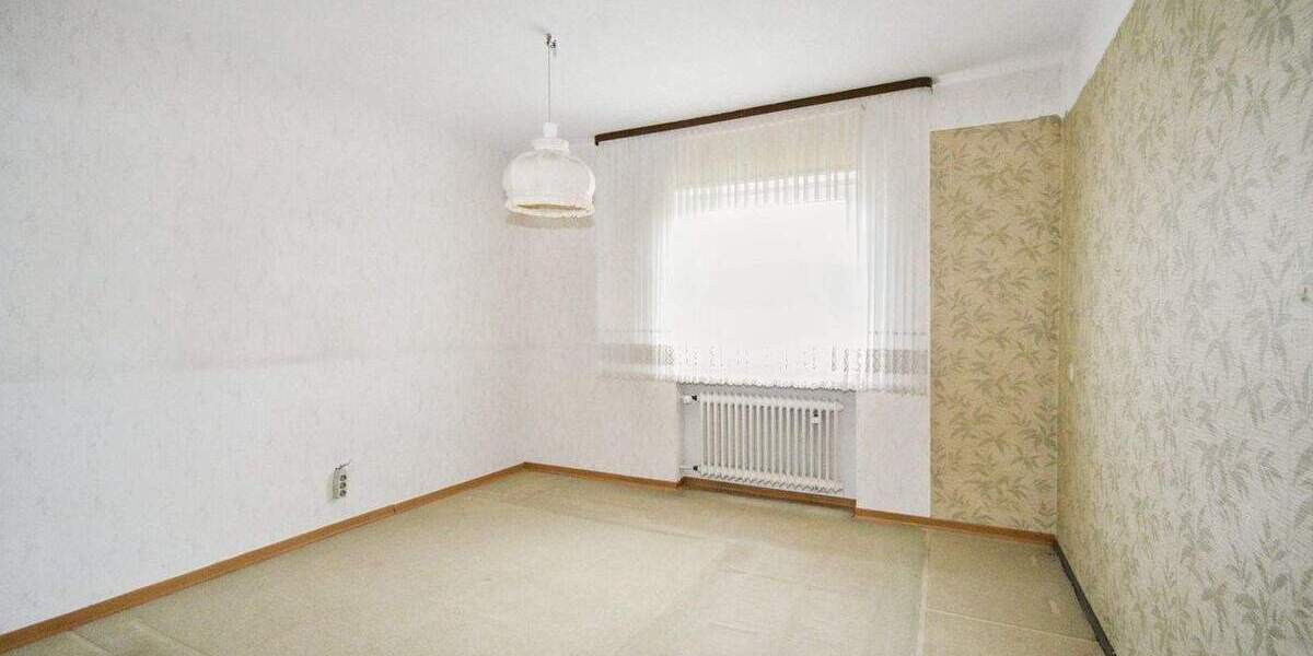 Ruhig gelegenes Zweifamilien-Doppelhaus - Ideal für Familie oder Mehrgenerationenwohnen 8 zimmer