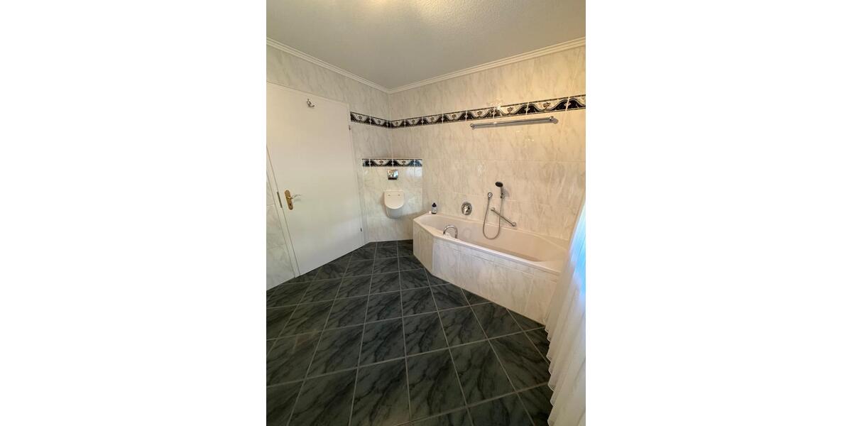 Einfamilienhaus Buchen (Odenwald) - 7 Zimmer, 142 m&sup2;, 1.500&euro; | Angebot:25313832