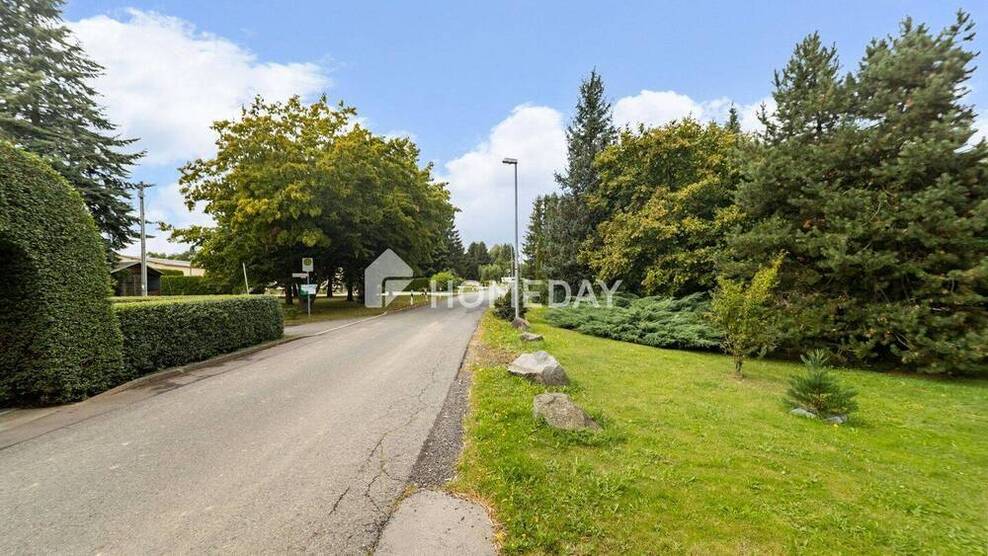 Direkt verfügbar: DHH mit Entwicklungsmöglichkeiten und großem Grundstück in ruhiger Lage