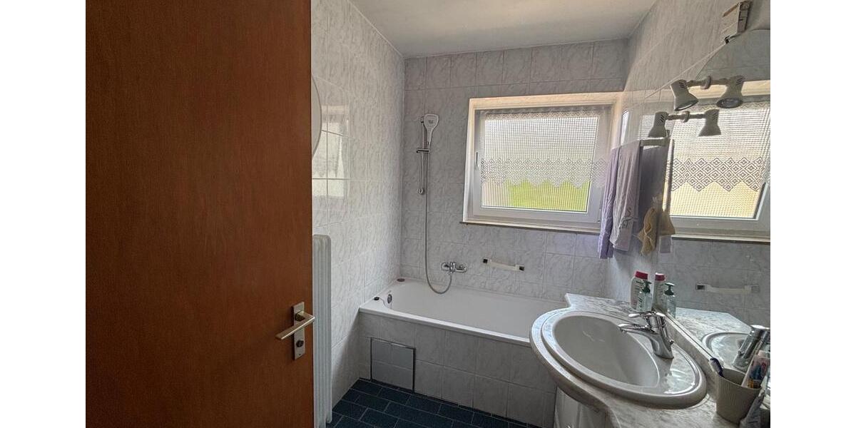 Dachgeschoßwohnung Weinstadt - 3.5 Zimmer, 74 m&sup2;, 215.000&euro; | Angebot:27008590