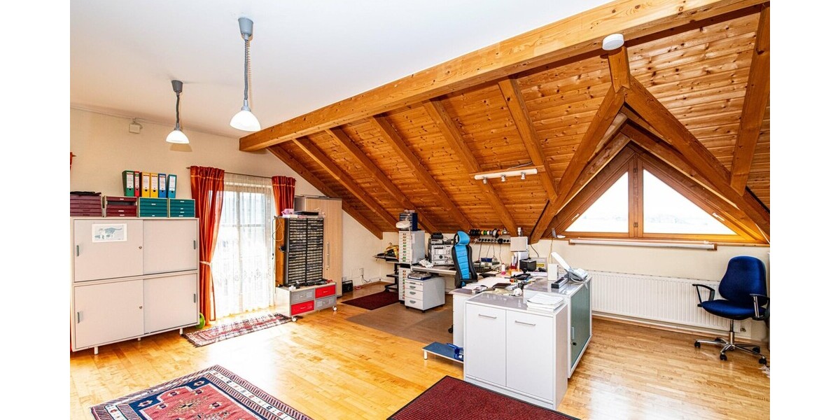 Großzügiges Zuhause mit umzäunten Gartengrundstück und vielseitigem Studio - Einfamilienhaus Schönthal | Angebot:27038045