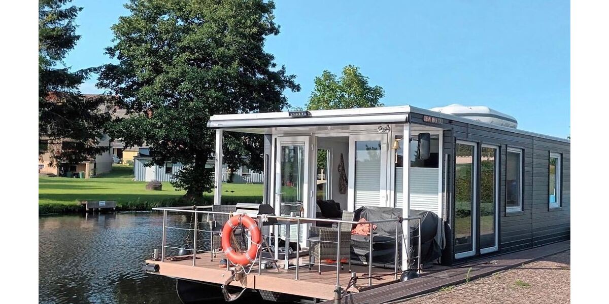 Ein Zuhause, auf dem Wasser oder im Hafen, exklusives Hausboot Neubau 2023 - Ferienhaus Jabel b Waren | Angebot:27142509
