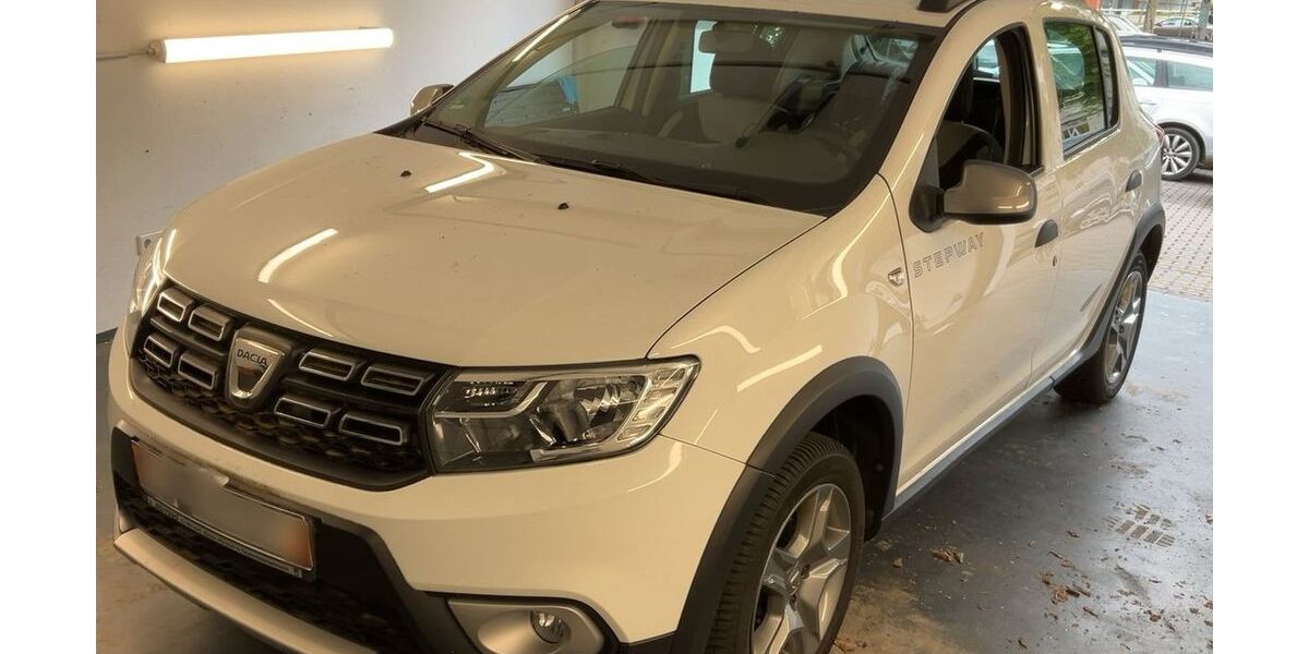 Dacia Sandero 27.700 km 10.900 &euro; Saarbrücken 66121