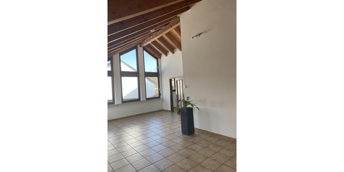 Dachgeschoßwohnung Winnenden - 3.5 Zimmer, 106 m&sup2;, 1.150&euro; | Angebot:25992753
