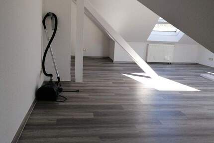 Sonnige Dachgeschosswohnung - eine Perle für Kreativköpfe 1 zimmer