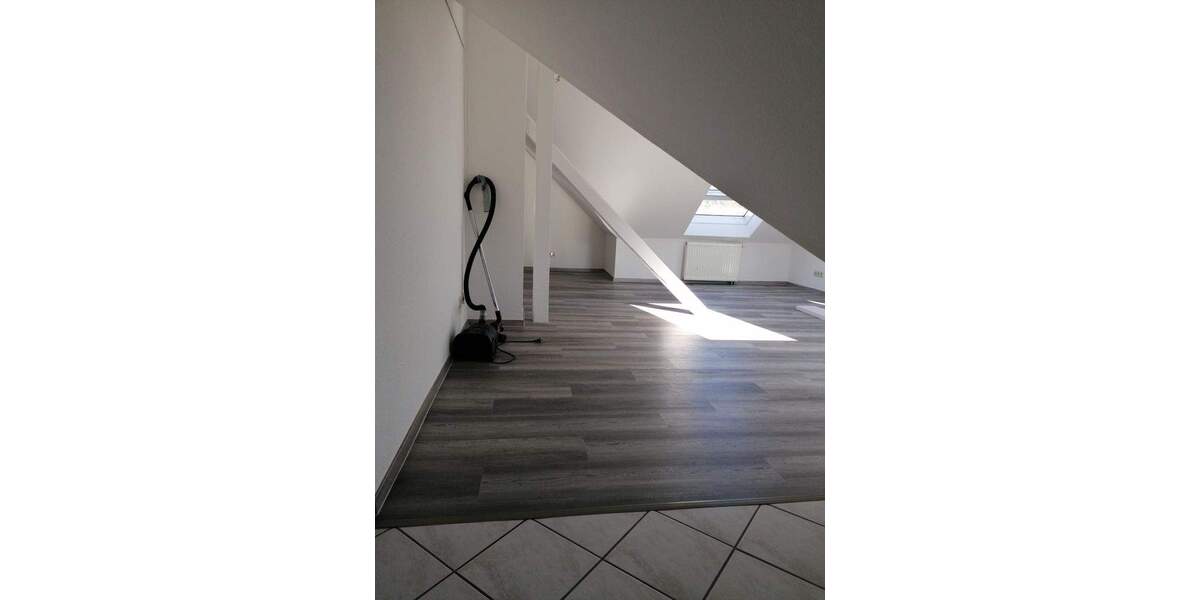 Sonnige Dachgeschosswohnung - eine Perle für Kreativköpfe 1 zimmer