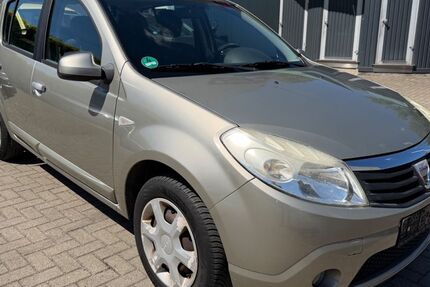 Dacia Sandero 110.000 km 2.490 &euro; Magdeburg 39112