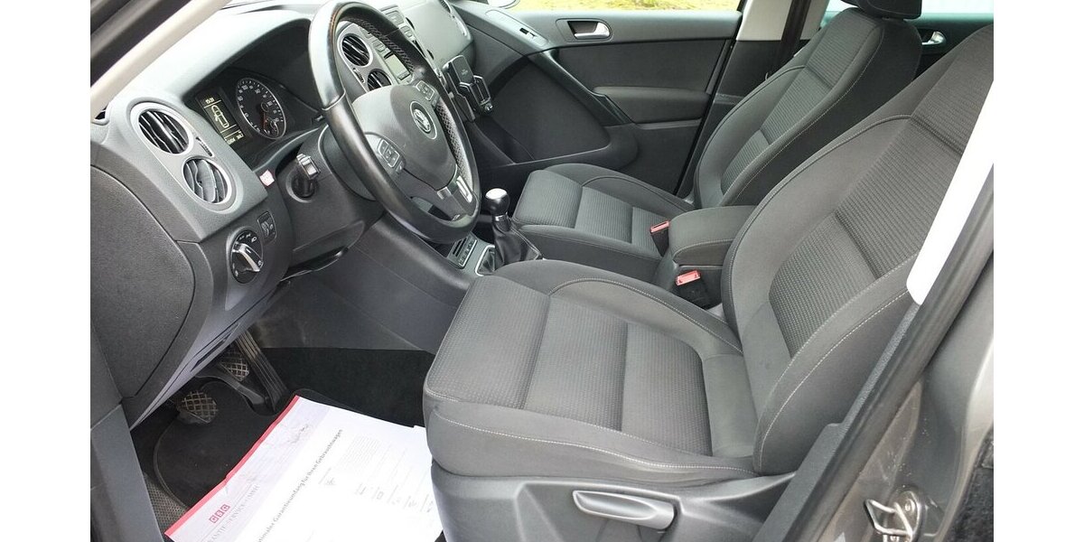 VW Tiguan TEAM orig.ATM ca 52 tkm XENON AHK PARKPILOT 112.432 km 10.398 &euro; Köln 50858