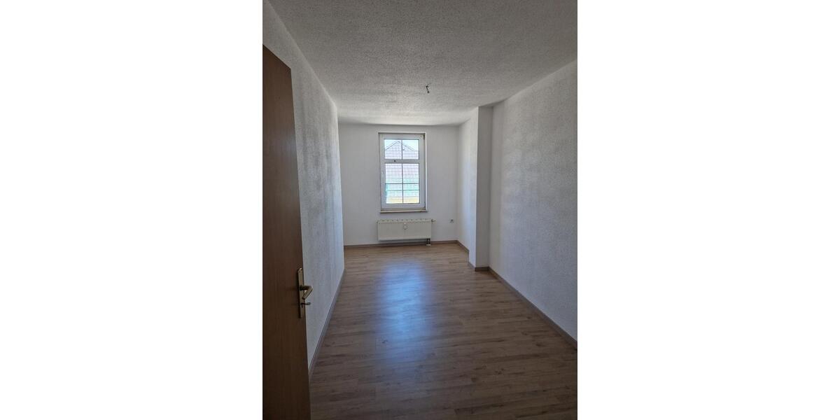 Etagenwohnung Lengenfeld - 3 Zimmer, 64 m&sup2;, 320&euro; | Angebot:26424136