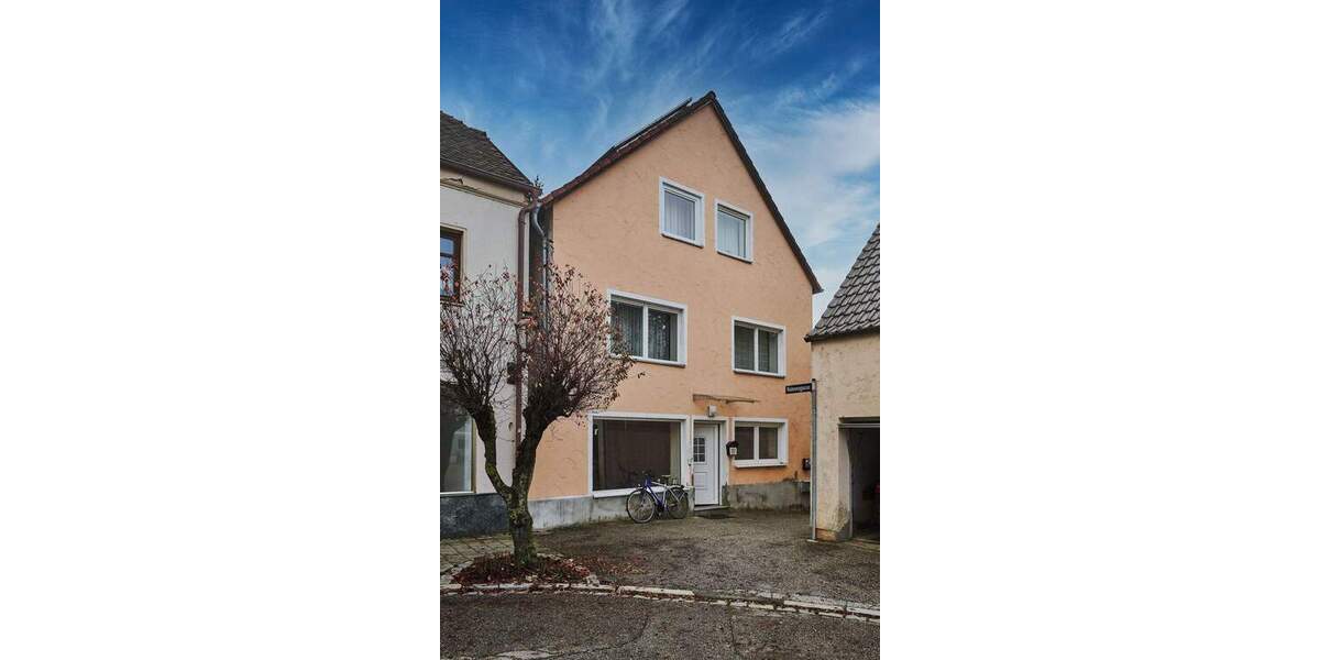 Projekt mit Zukunft: Renovierungsbedürftiges Wohnhaus mit ca. 222 m² Wohnfläche und Garten 6 zimmer