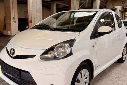 Toyota Aygo (X) 60.000 km 4.490 &euro; Konz Karthaus 54329