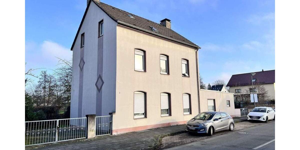 Dreifamilienhaus plus Baureserve in zentraler Lage 9 zimmer