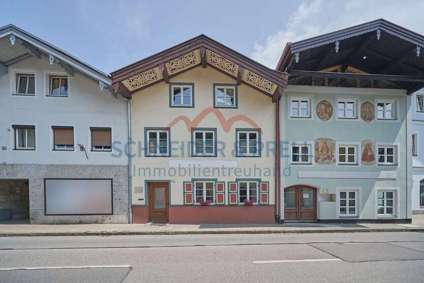 Haus zum Kaufen in Wolfratshausen 1.150.000 € 220 m² 8 zimmer