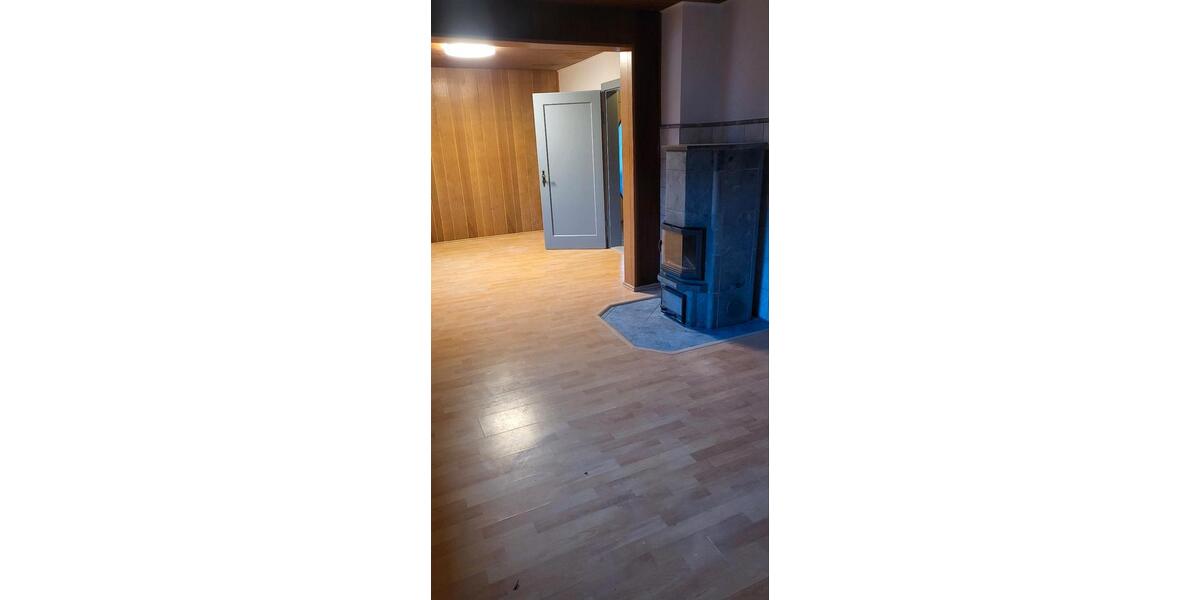 Einfamilienhaus Hillerse - 8 Zimmer, 220 m&sup2;, 1.600&euro; | Angebot:25246222