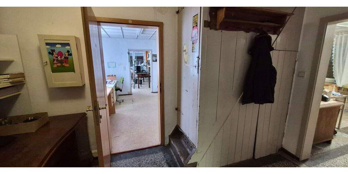 Viel Platz für Ihre Ideen - 2 Häuser * Bürohaus * Ladengeschäft * Wirtschaftsgebäude * 4 Garagen * Wald uvm. - Mehrfamilienhaus, Wohnhaus Arendsee (Altmark) Fleetmark | Angebot:25536497