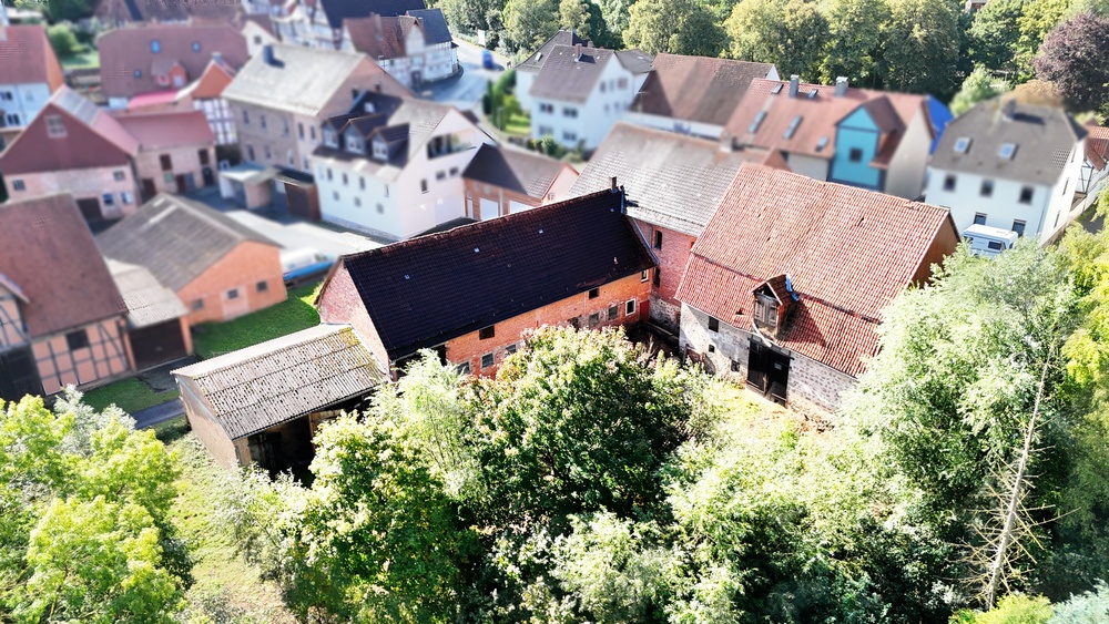 Großer Resthof mit 2 Fam.Haus, Stallungen, Scheune, Garagen & ca. 2.300m² Grundstück - Bauernhaus, Landhaus Wolfhagen | Angebot:26991162