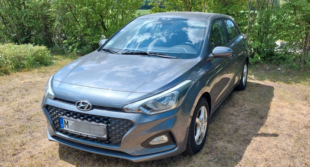 Hyundai i20 15.100 km 11.580 &euro; München 81549