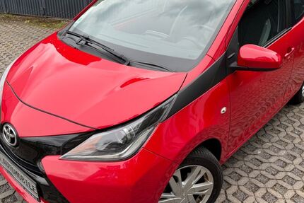 Toyota Aygo (X) 115.400 km 7.499 &euro; Düsseldorf 40231