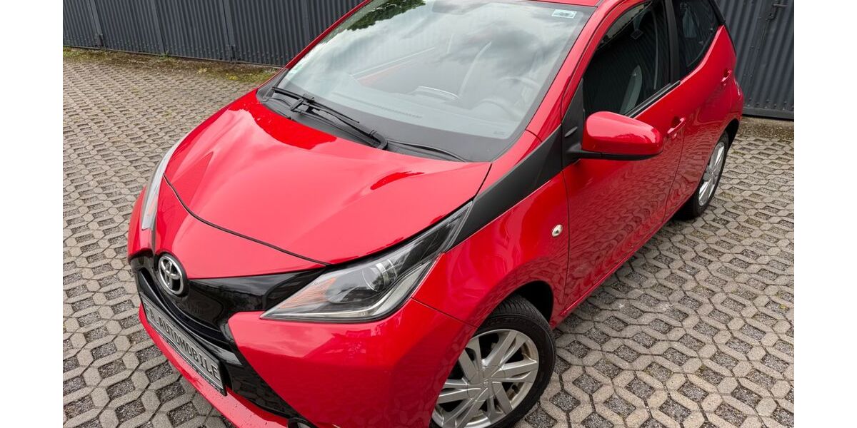 Toyota Aygo (X) 115.400 km 7.499 &euro; Düsseldorf 40231