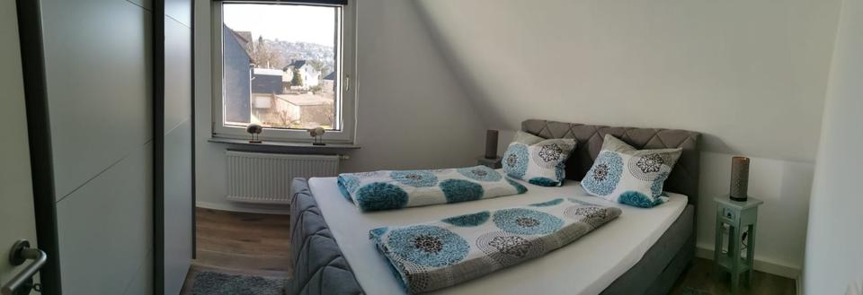 Zwei Wohnungen. Toplage. Nachhaltige Rendite. Siegen-Wellersberg. 4 zimmer