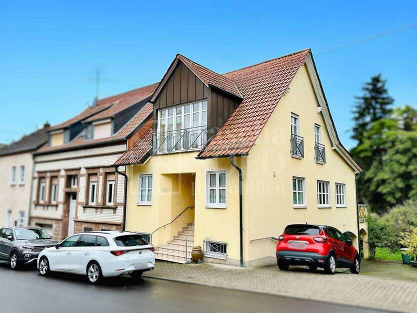 Charmantes Haus mit Garten, Terrasse, Balkon und Stellplatz - ideal für Singles oder Paare 3 zimmer