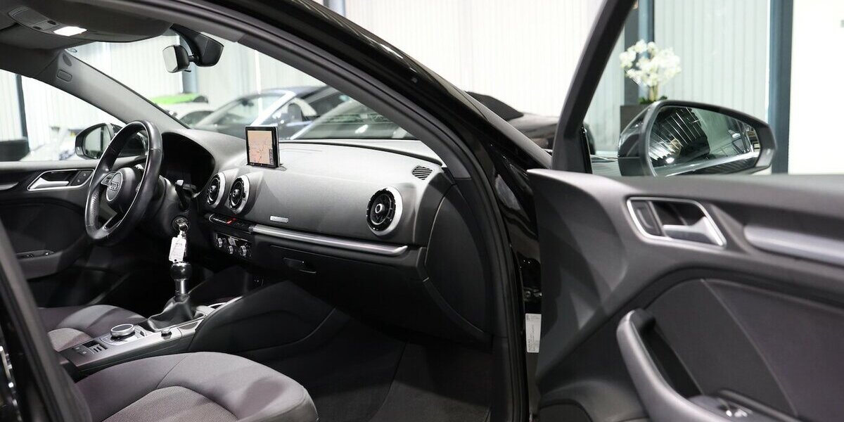 Audi A3 LIMOUSINE 1.4 TFSI BUSINESS / VIRTUAL-COCKPIT 119.000 km 15.444 &euro; Hamm 59077