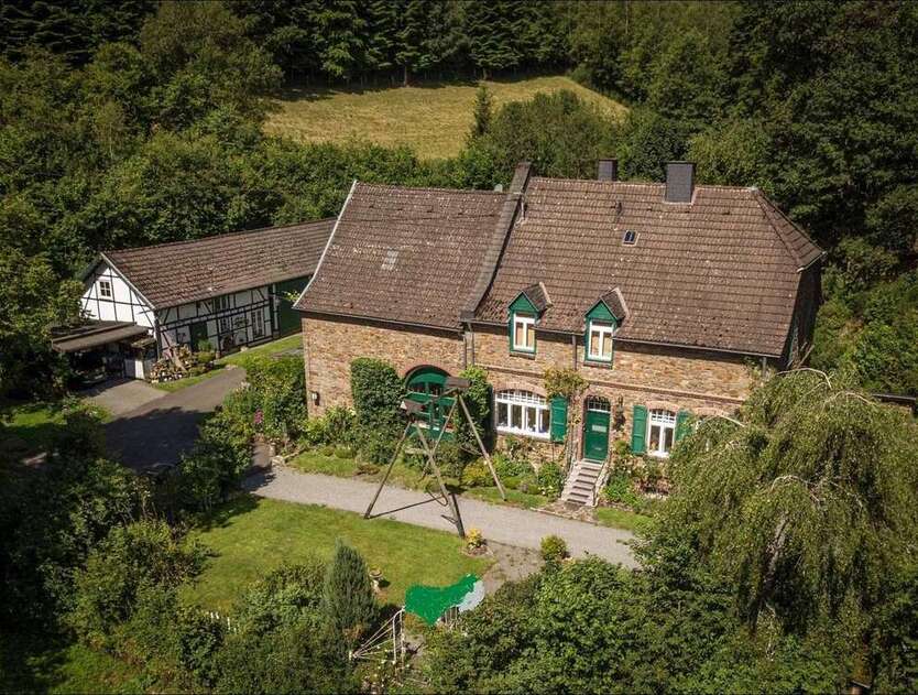 Haus zum Kaufen in Hellenthal 839.000 € 220 m²