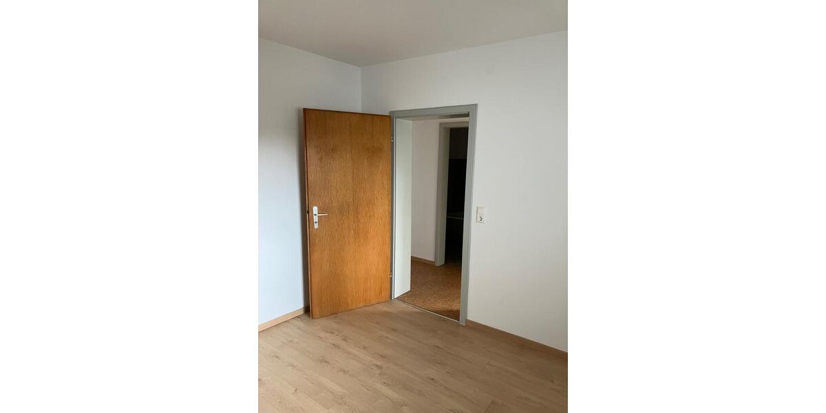 Etagenwohnung Mitterteich - 3 Zimmer, 75 m&sup2;, 420&euro; | Angebot:25603827