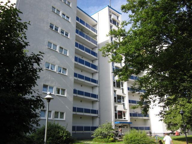 Sanierte, helle 2-Zimmer-Wohnung mit Tageslichtbad und Loggia!